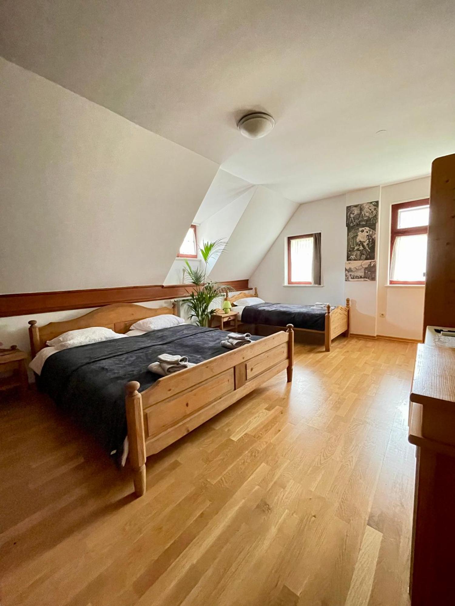 Hotel Gostisce Barbara Idrija Esterno foto