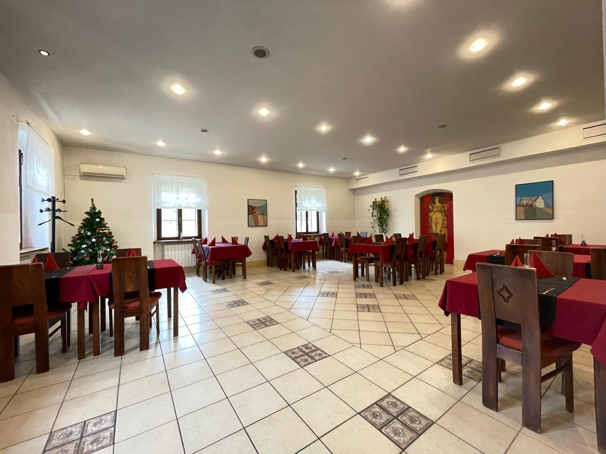 Hotel Gostisce Barbara Idrija Esterno foto