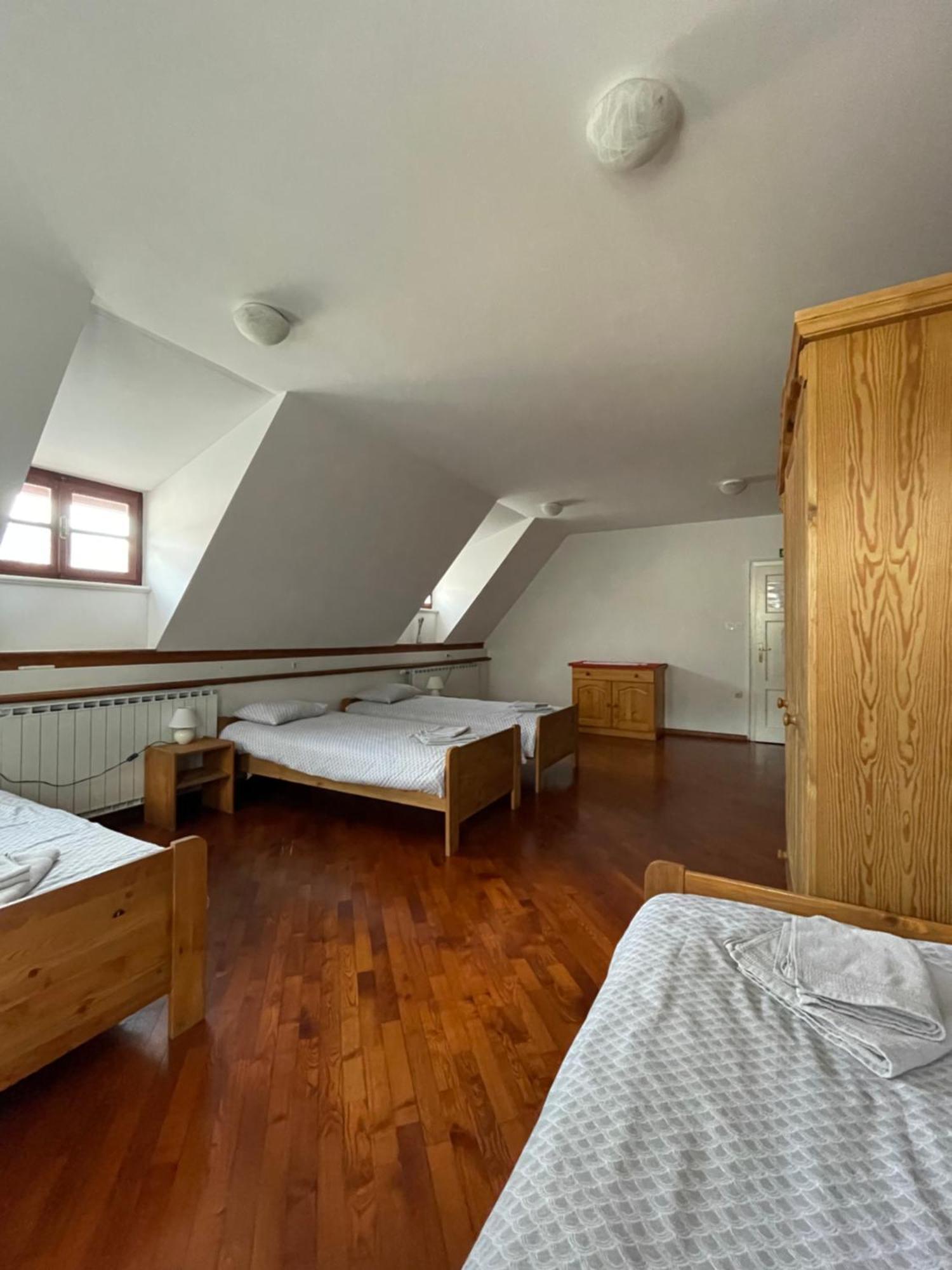 Hotel Gostisce Barbara Idrija Esterno foto