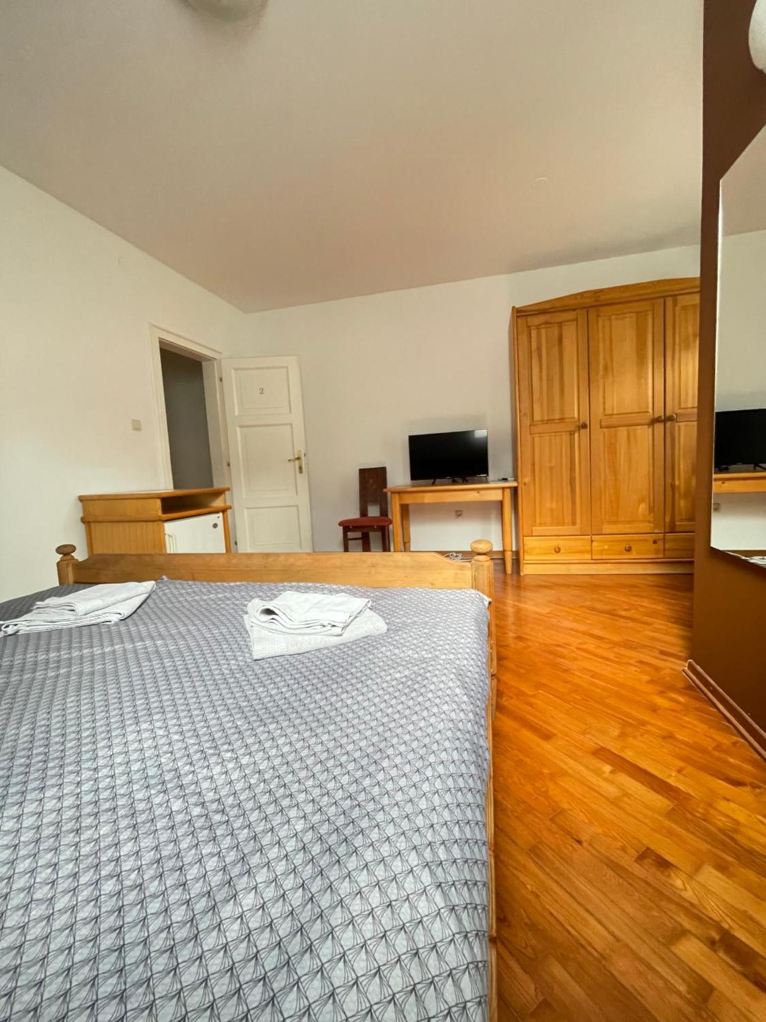 Hotel Gostisce Barbara Idrija Esterno foto