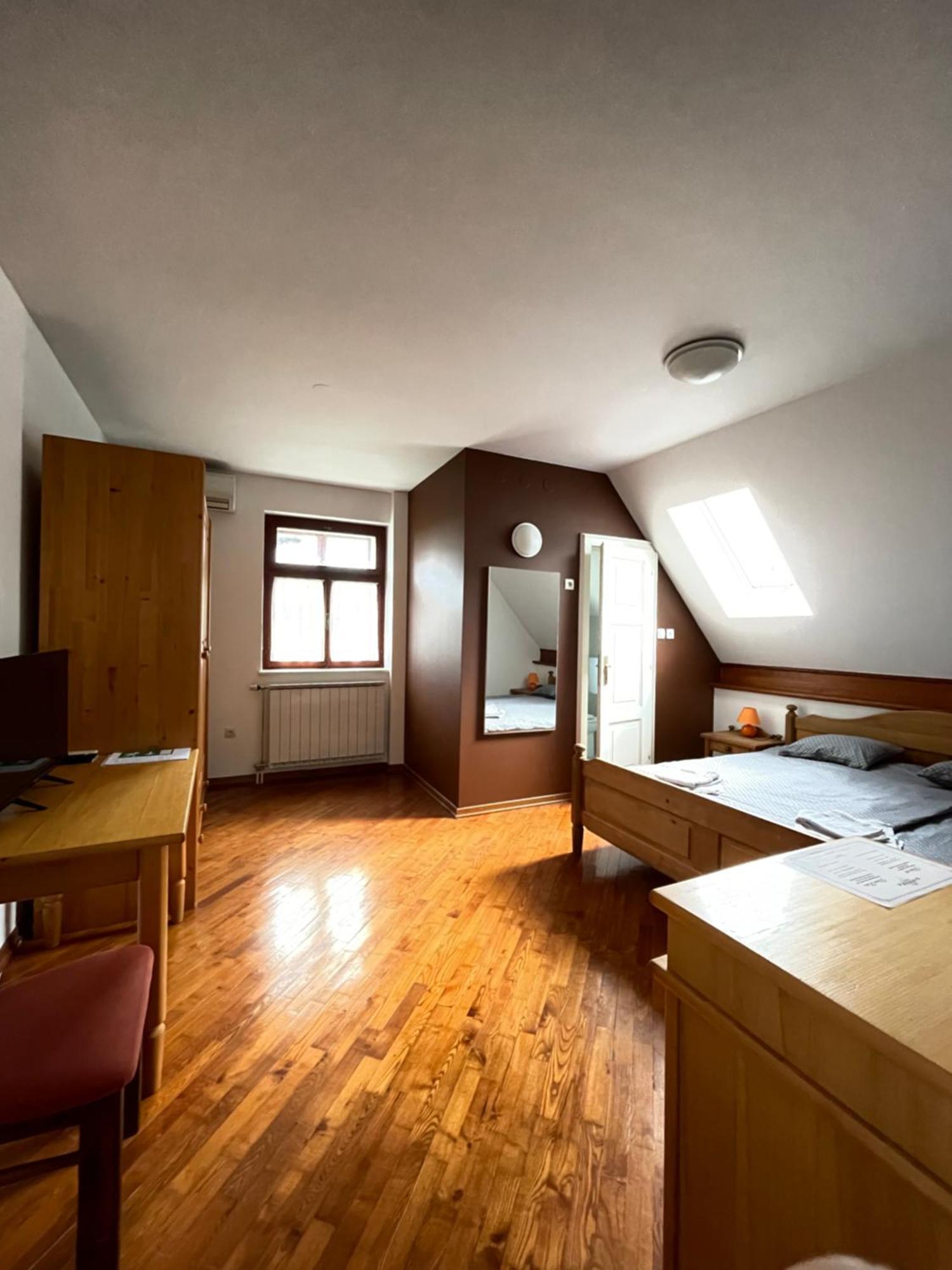 Hotel Gostisce Barbara Idrija Esterno foto